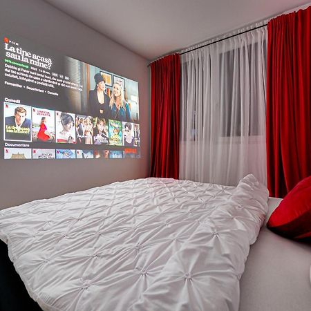 Ari Cinema Apartament With 2M Videoproiector Apartment Arad Bagian luar foto