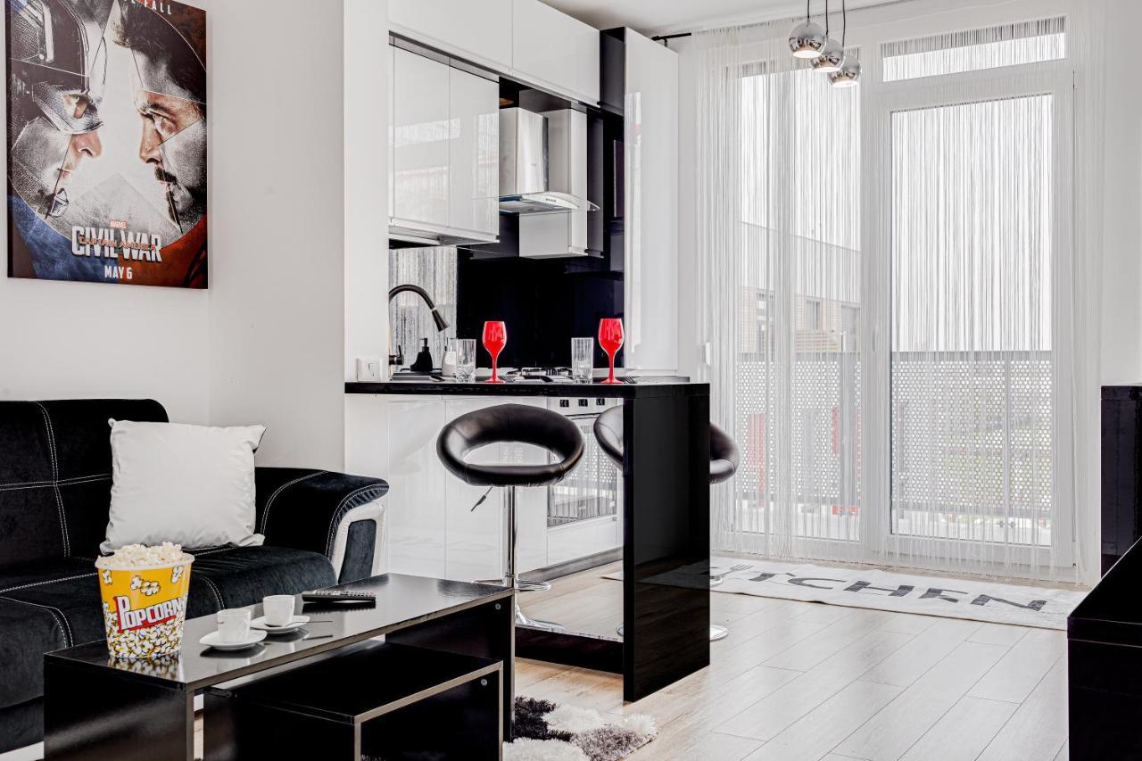 Ari Cinema Apartament With 2M Videoproiector Apartment Arad Bagian luar foto