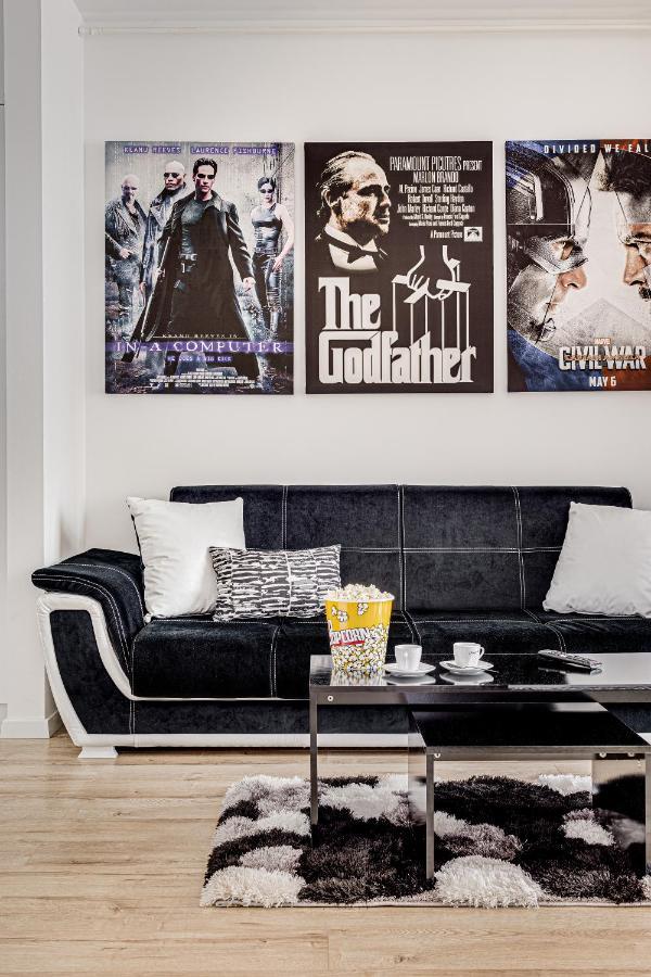 Ari Cinema Apartament With 2M Videoproiector Apartment Arad Bagian luar foto