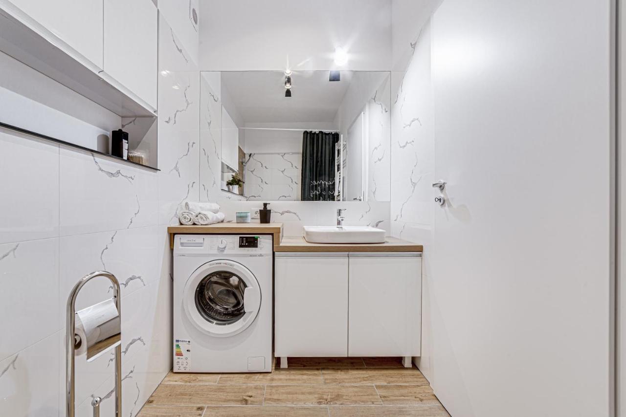 Ari Cinema Apartament With 2M Videoproiector Apartment Arad Bagian luar foto