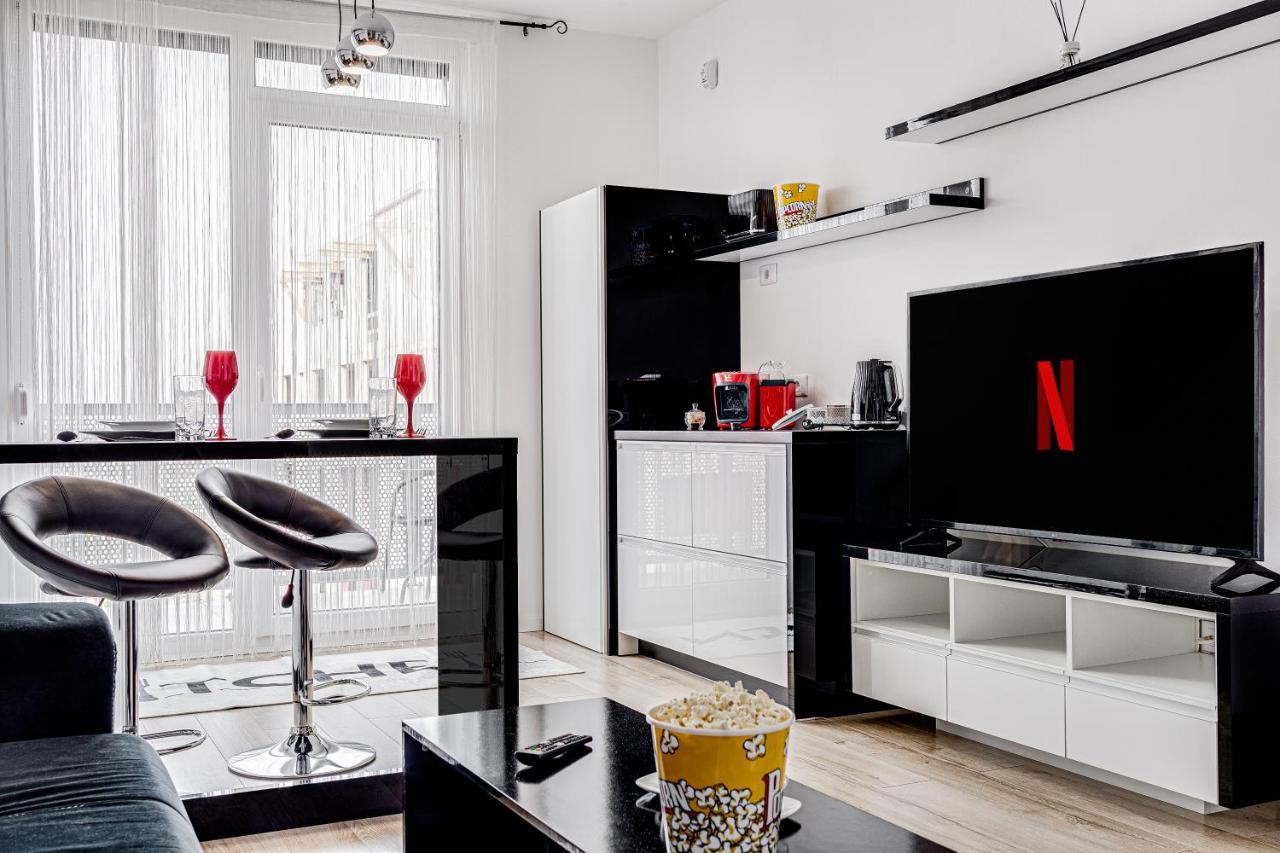 Ari Cinema Apartament With 2M Videoproiector Apartment Arad Bagian luar foto