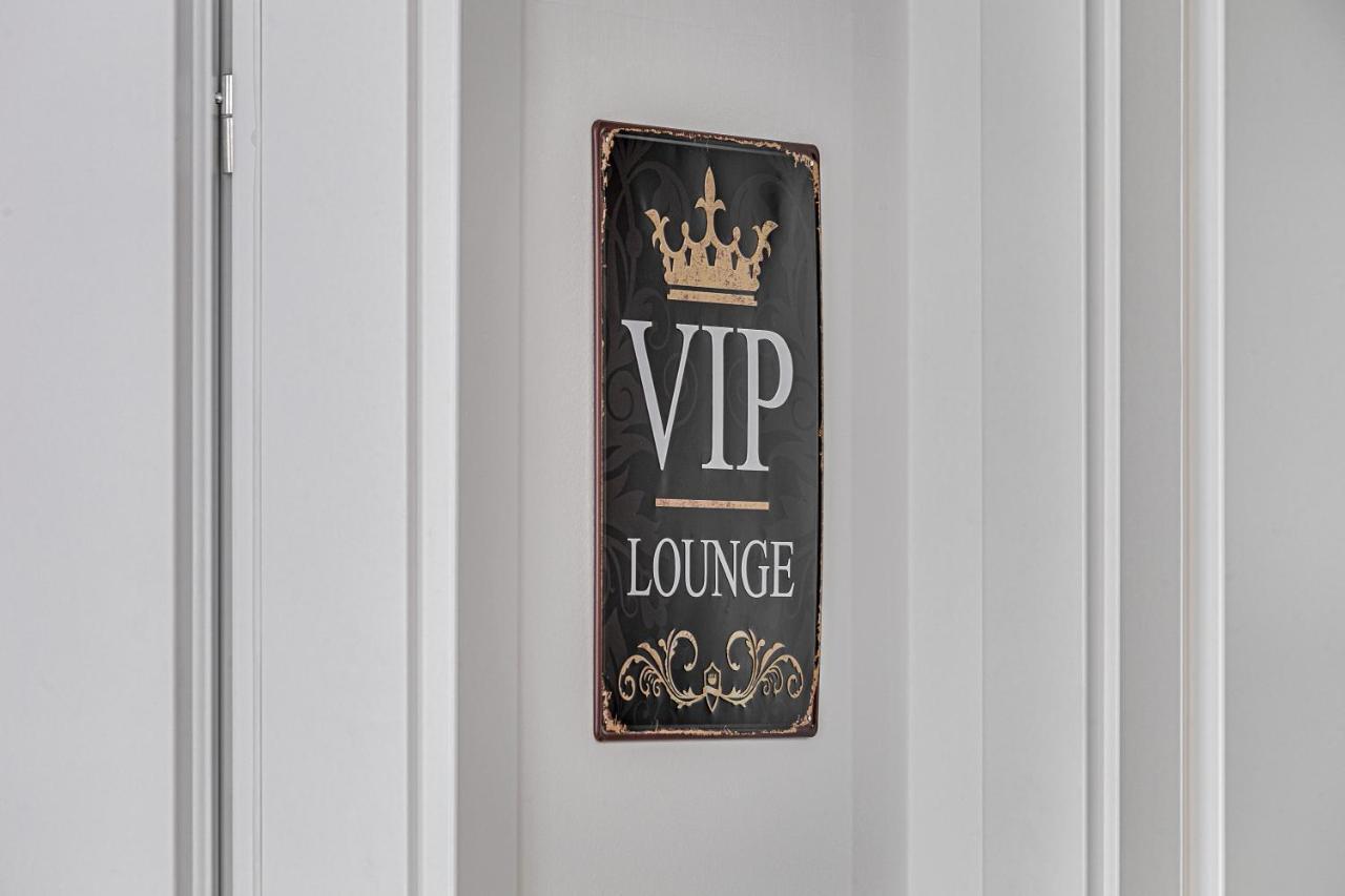 Ari Cinema Apartament With 2M Videoproiector Apartment Arad Bagian luar foto