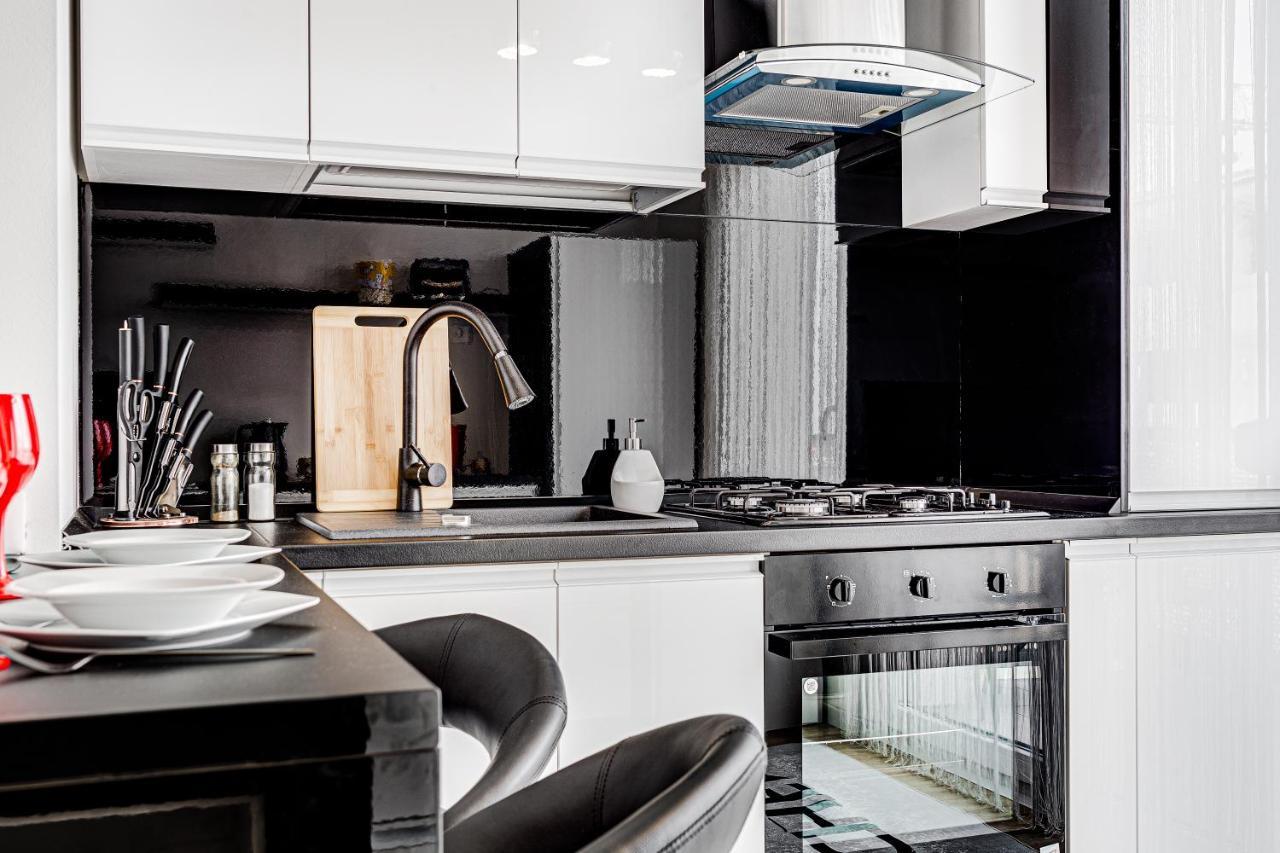 Ari Cinema Apartament With 2M Videoproiector Apartment Arad Bagian luar foto