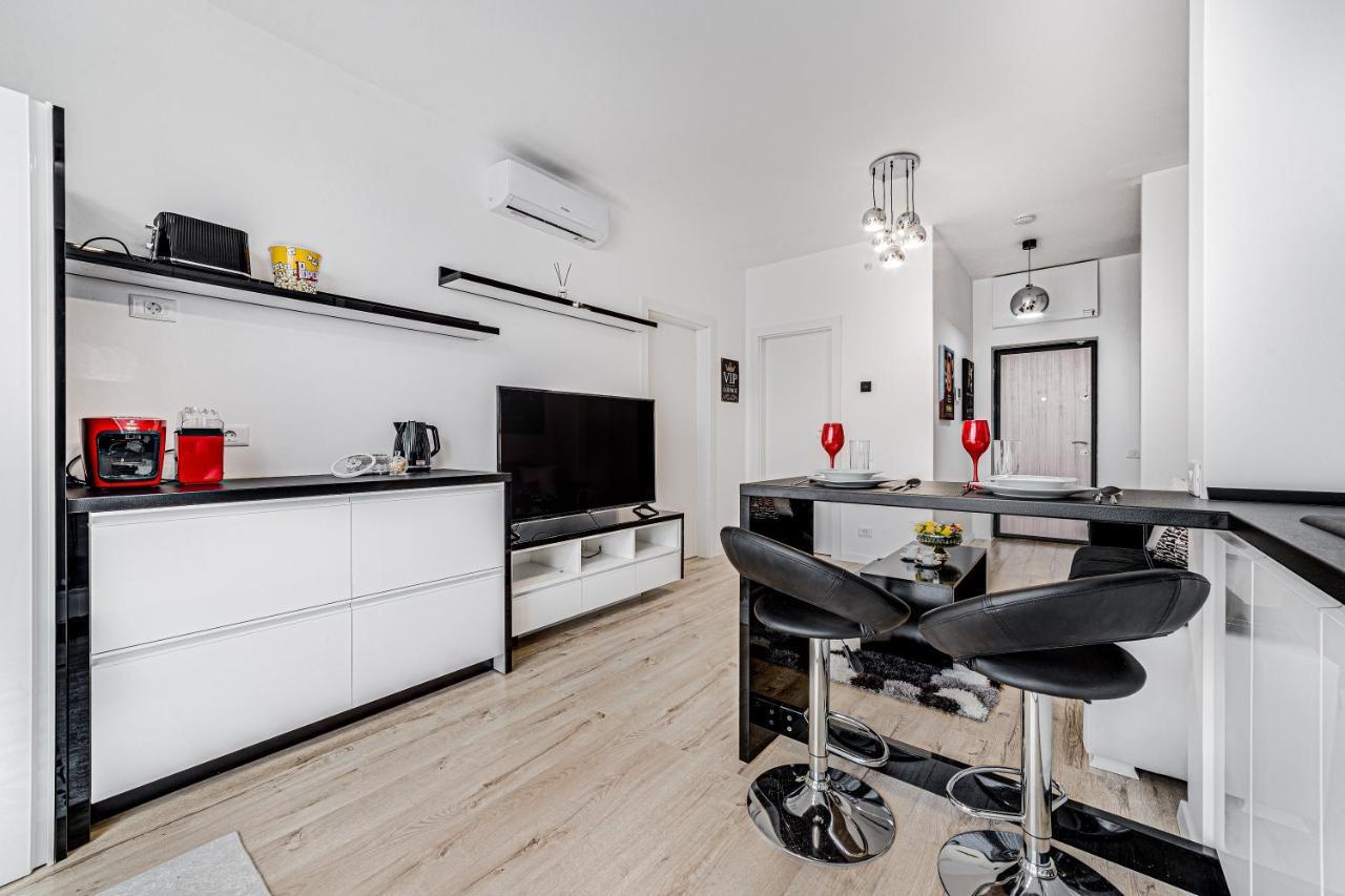 Ari Cinema Apartament With 2M Videoproiector Apartment Arad Bagian luar foto