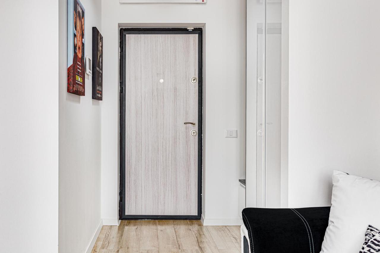 Ari Cinema Apartament With 2M Videoproiector Apartment Arad Bagian luar foto