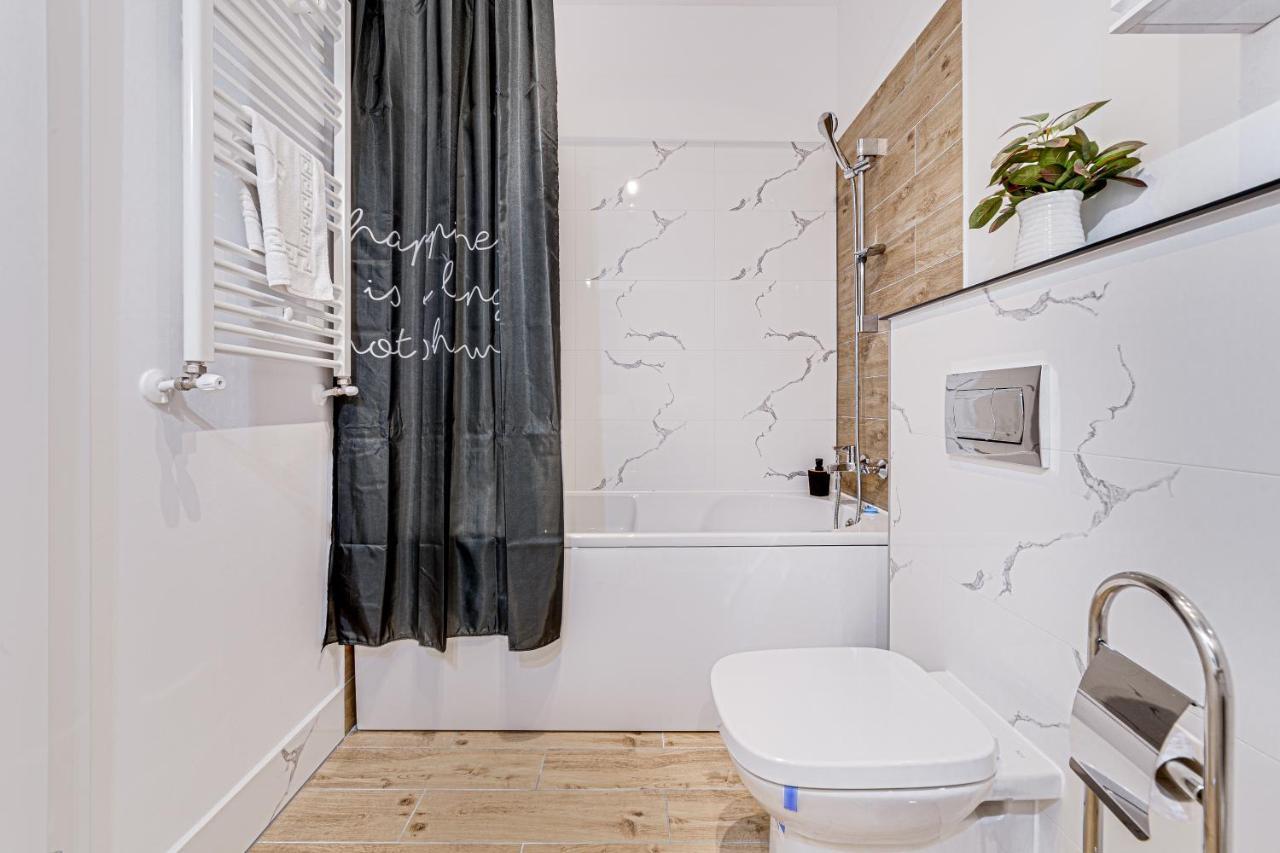 Ari Cinema Apartament With 2M Videoproiector Apartment Arad Bagian luar foto