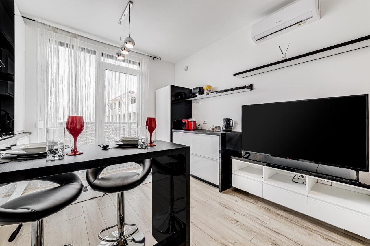 Ari Cinema Apartament With 2M Videoproiector Apartment Arad Bagian luar foto