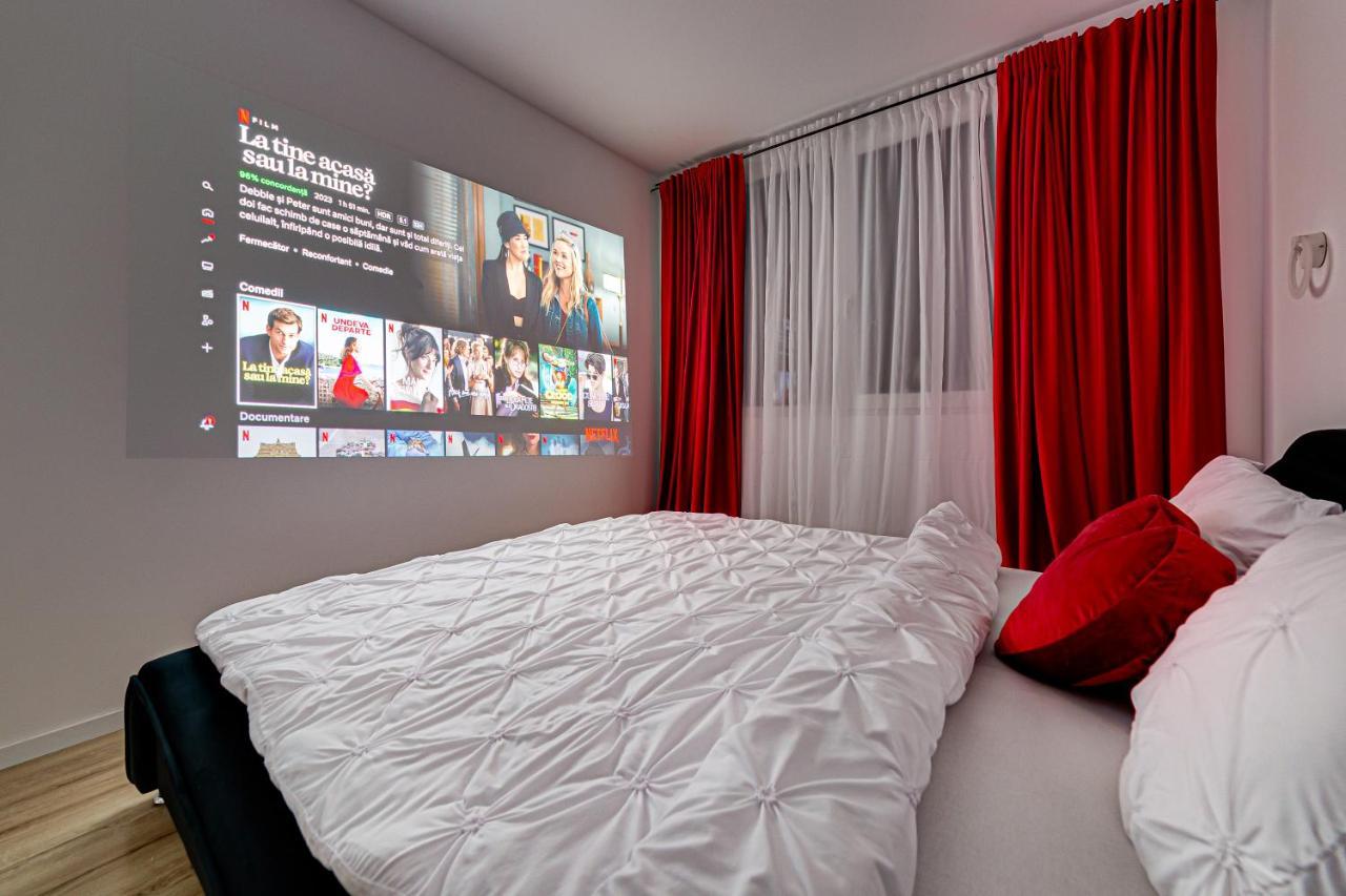 Ari Cinema Apartament With 2M Videoproiector Apartment Arad Bagian luar foto